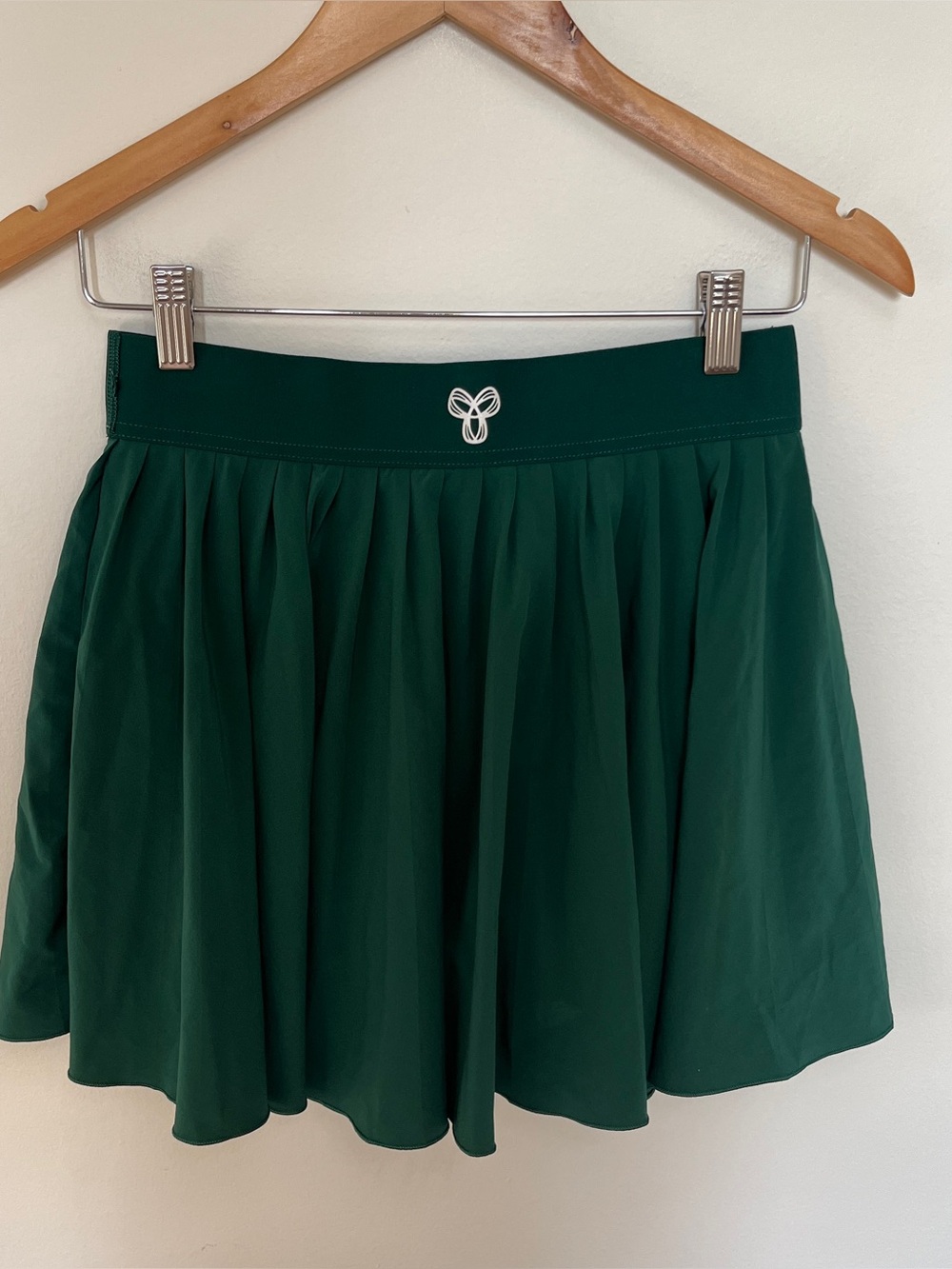 Aritzia TNA ACTION Tennis Pro Green Micro Skirt Size M